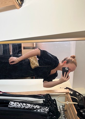 Altın Renk İşlemeli Pul Detaylı Deri Kadın Portföy Çanta - Görsel 5