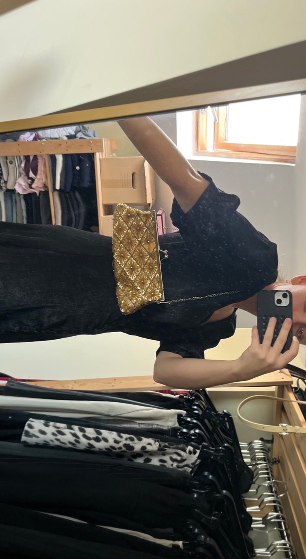 Altın Renk İşlemeli Pul Detaylı Deri Kadın Portföy Çanta - Görsel 4