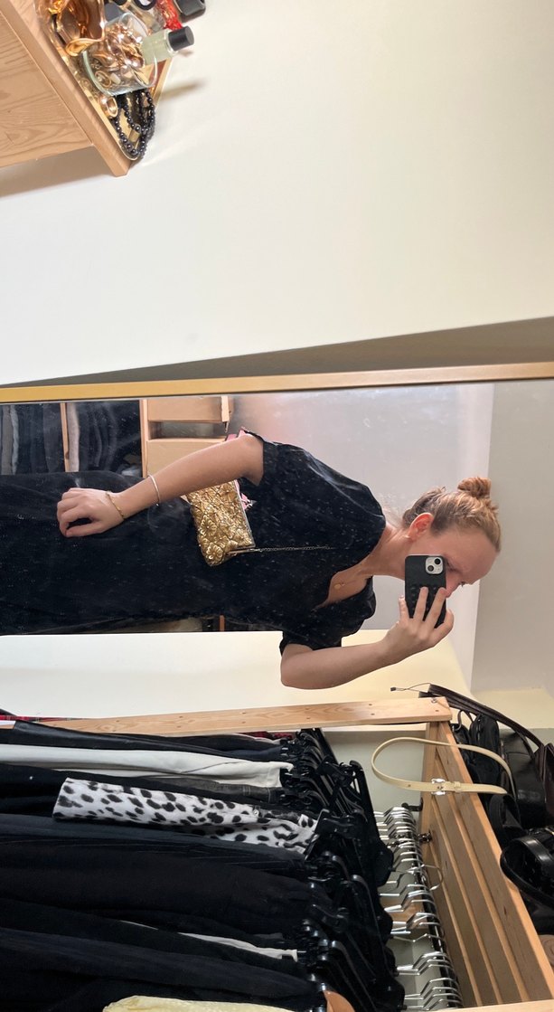 Altın Renk İşlemeli Pul Detaylı Deri Kadın Portföy Çanta - Görsel 5