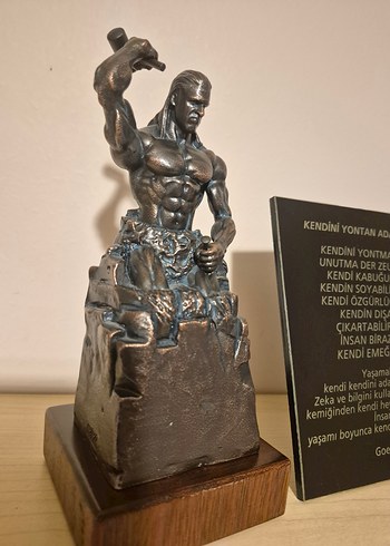 kendini yontan adam dekoratif biblo cok iyi durumda - Görsel 2