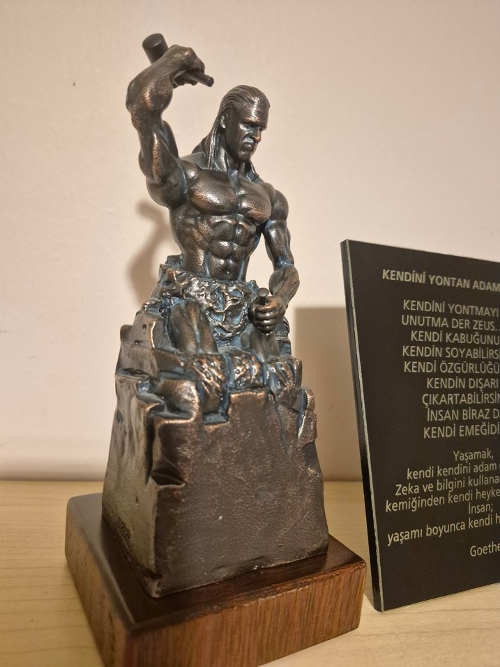 kendini yontan adam dekoratif biblo cok iyi durumda - Görsel 2