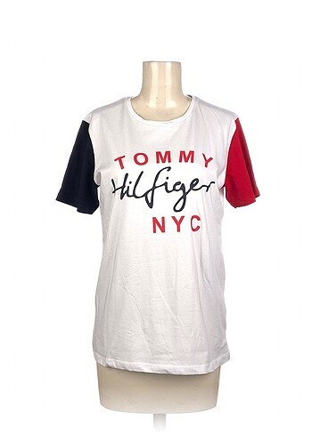 Tommy Hilfiger T-shirt %70 İndirimli.