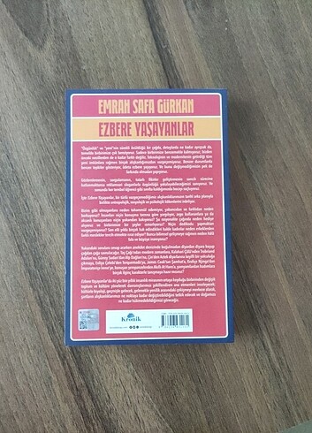  Ezbere Yaşayanlar - Emrah Safa Gürkan 