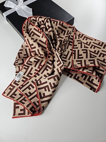 Fendi 18 momme Eşarp