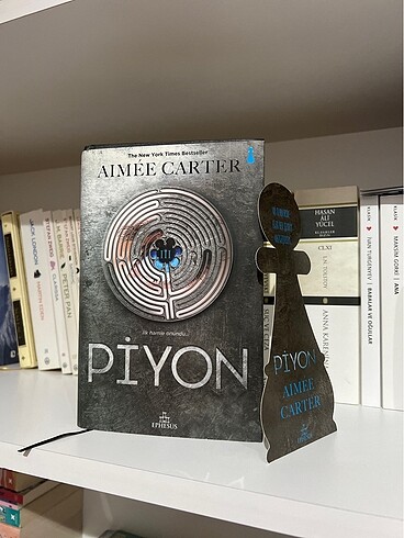 Piyon Aimee Carter