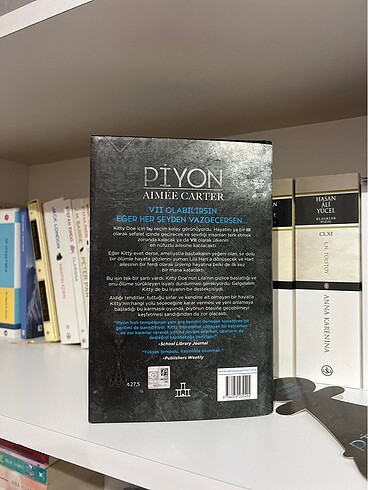 Piyon Aimee Carter