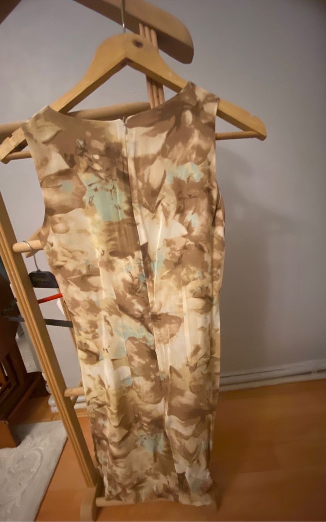 Bej V Yakalı Uzun Bağlama Desenli Elbise - Görsel 2