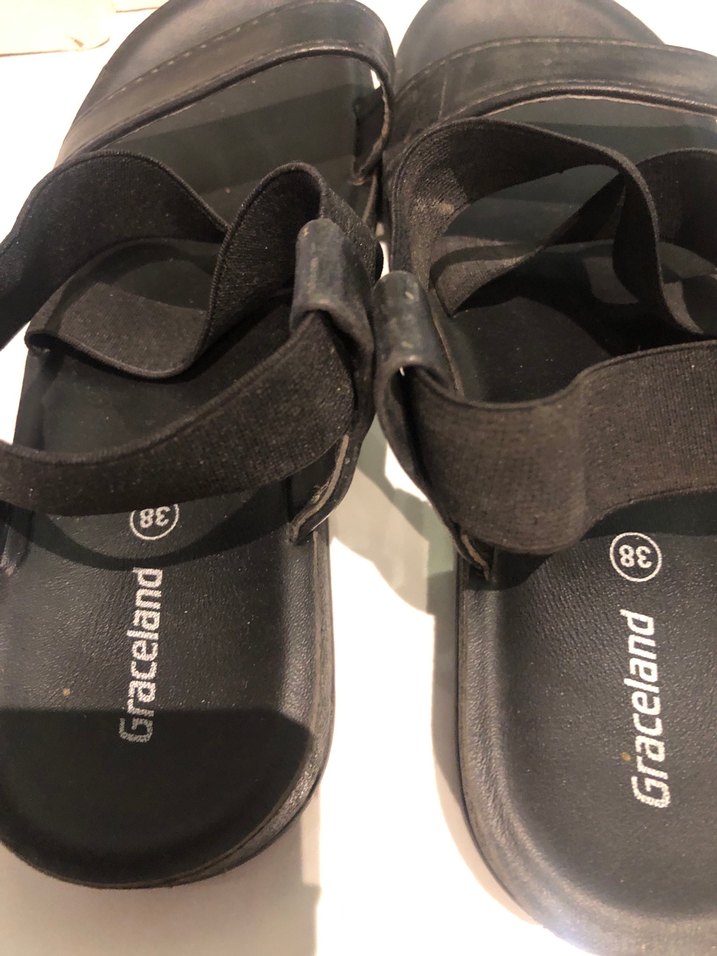 Siyah Kadın Dolgu Topuklu Sandalet - Görsel 2