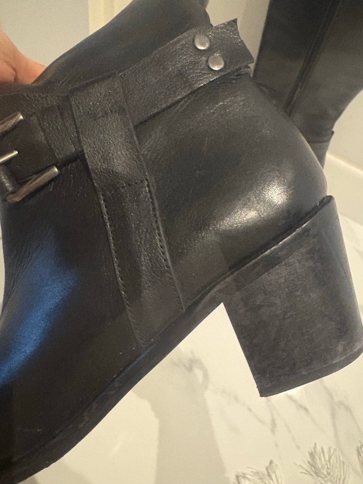Siyah Deri Tokalı Kadın  çizme - Görsel 3