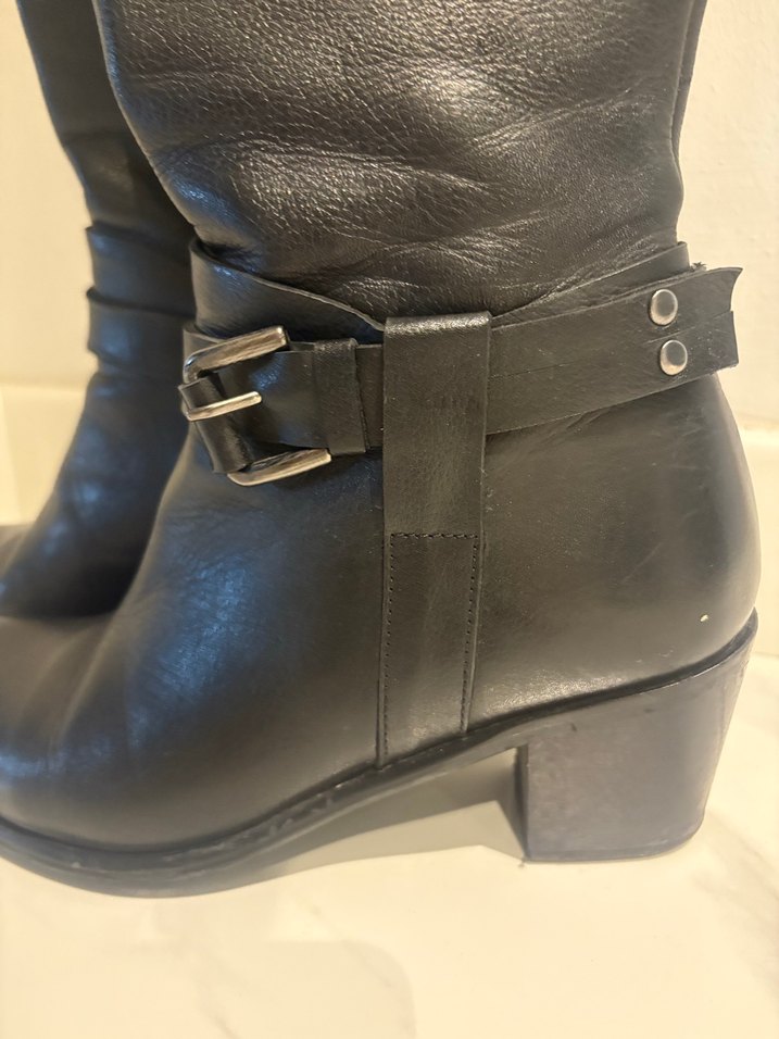 Siyah Deri Tokalı Kadın  çizme - Görsel 4