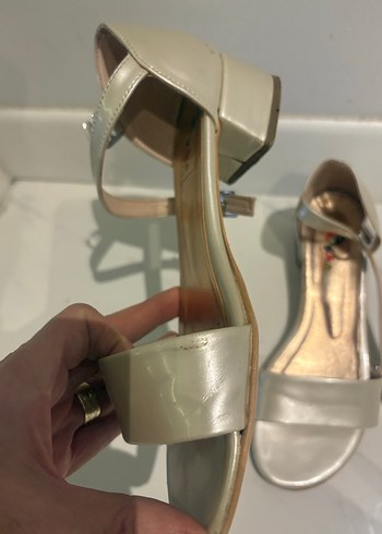 Kız Çocuk Beyaz Tokalı Özel Ayakkabı - Görsel 2