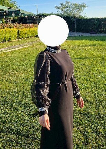 46 Beden Uzun Siyah Yüksek Yakalı Taş Detaylı Elbise