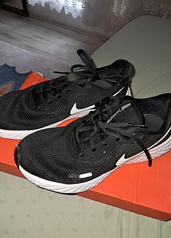 40 Beden siyah Renk Orijinal nike koşu ayakkabısı