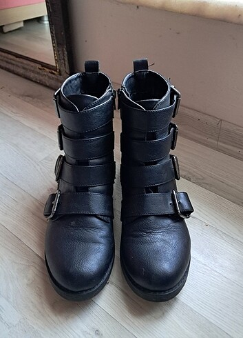 Deichmann Siyah tokalı bot