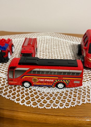 Kırmızı Renkli Oyuncak İtfaiye Araçları Seti - Görsel 5