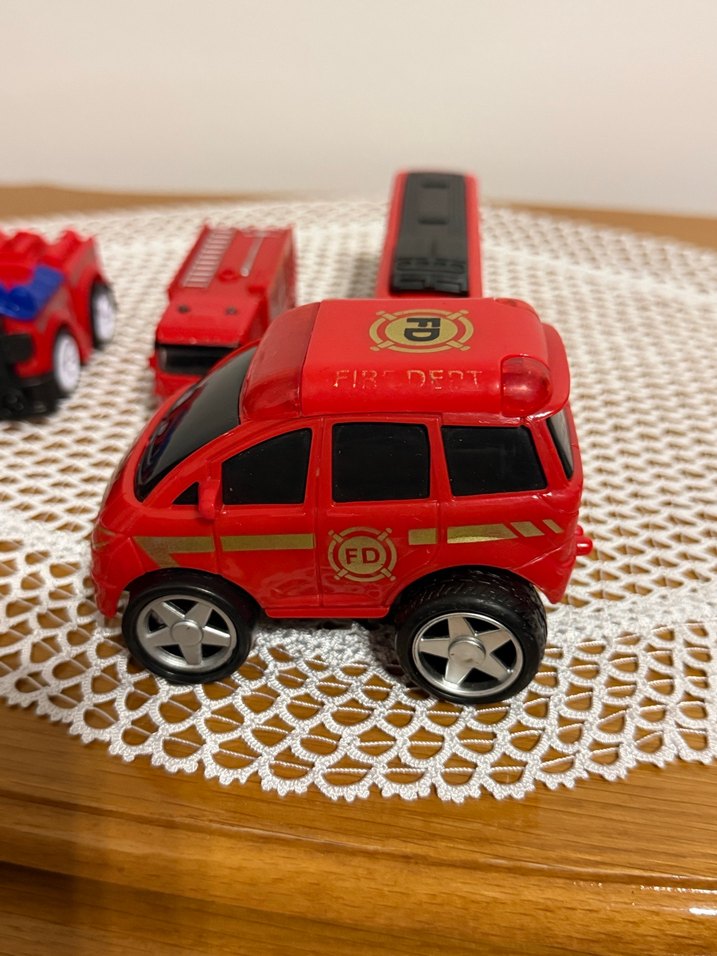 Kırmızı Renkli Oyuncak İtfaiye Araçları Seti - Görsel 3