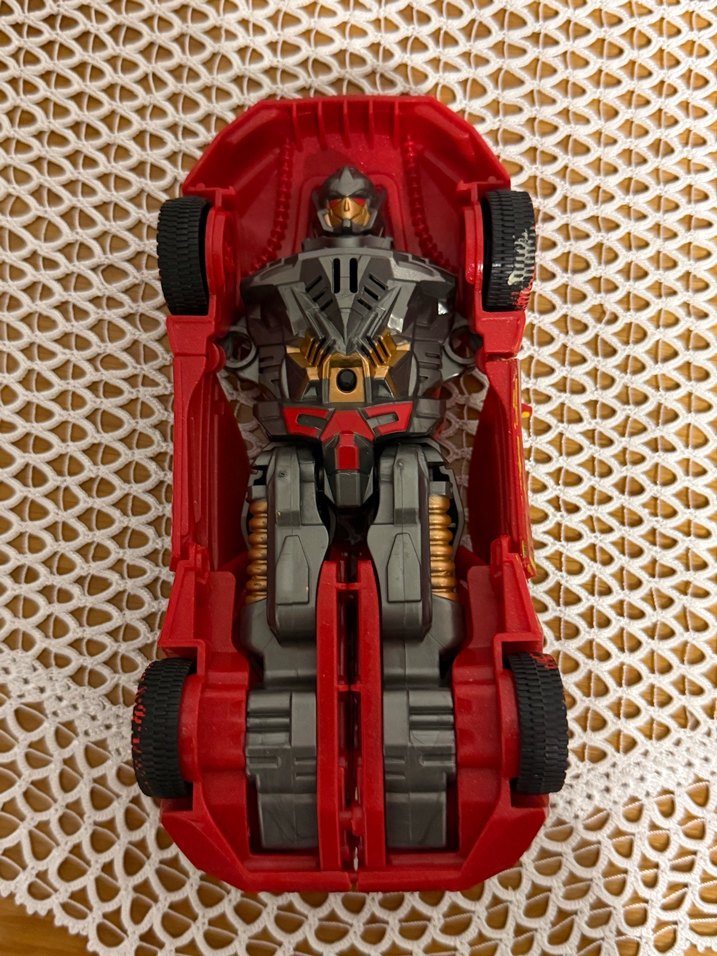 Kırmızı Karanlık Aksiyon Figürü - Görsel 2