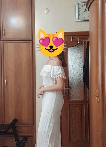 Omuz detaylı beyaz uzun elbise 