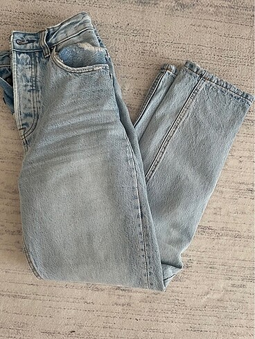 Stradivarius mom Jean