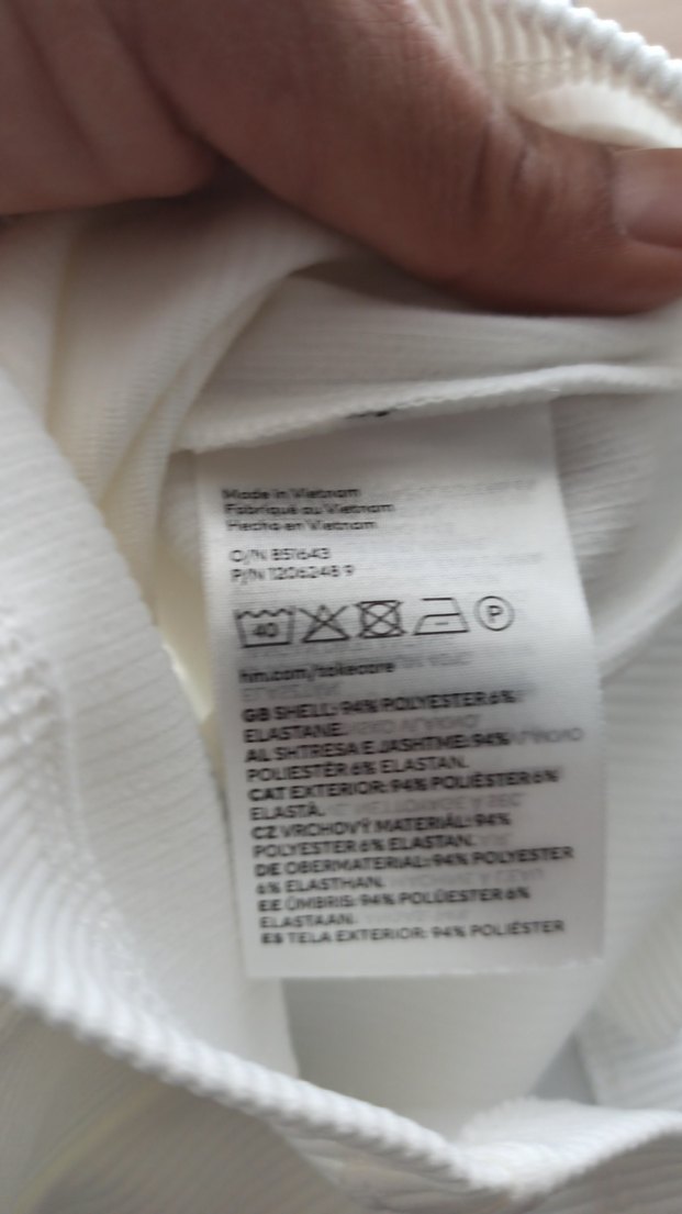 Yüksek Yakalı Beyaz Kolsuz Kadın Atlet - Görsel 3