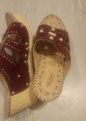 Bordo Nakışlı Tokalı Kadın Dolgu Topuk Terlik - Görsel 3