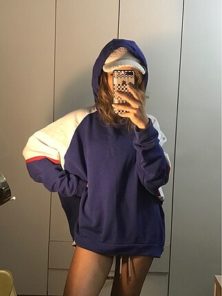 Mavi oversize kapşonlu sweatshirt