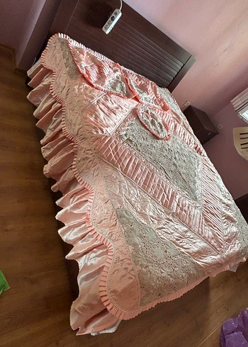 Nakışlı el yapımı Pembe Yatak Örtüsü - Görsel 2
