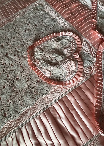 Nakışlı el yapımı Pembe Yatak Örtüsü - Görsel 3