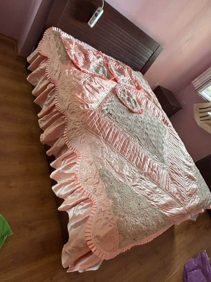 Nakışlı el yapımı Pembe Yatak Örtüsü - Görsel 2