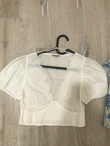 Bershka dantelli crop