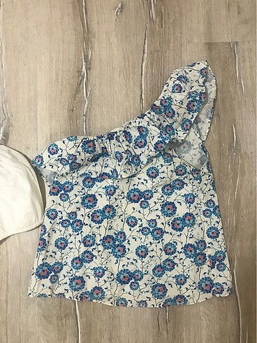 Çiçekli omuzu açık crop