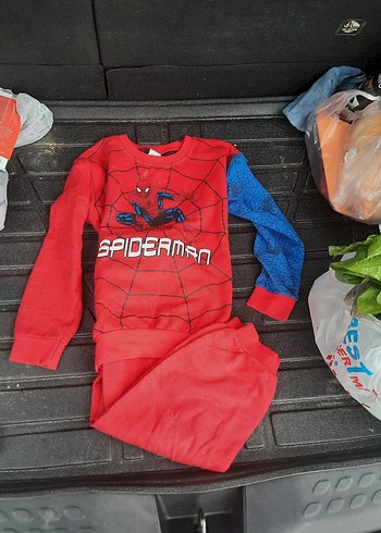 6 Yaş Beden Örümcek Adam Temalı Uzun Kollu Çocuk Takımı