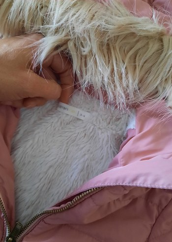 Kız Çocuk Kapüşonlu Pembe Kürklü Mont - Görsel 5