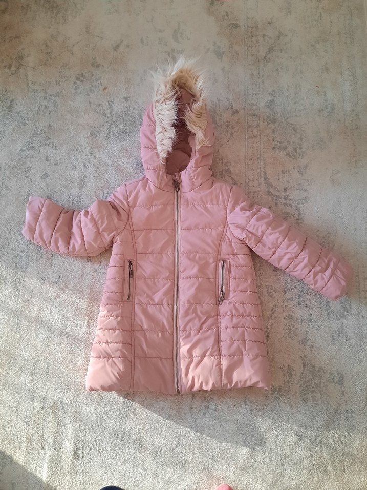 Kız Çocuk Kapüşonlu Pembe Kürklü Mont - Görsel 4