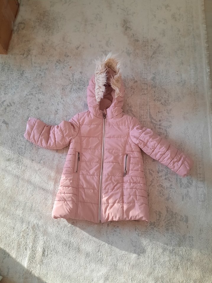 Kız Çocuk Kapüşonlu Pembe Kürklü Mont - Görsel 3