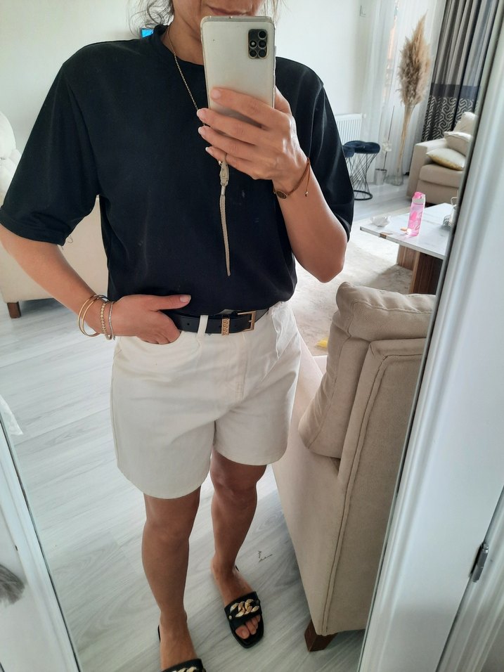 Kadın Beyaz Pamuklu Mini Şort - Görsel 3