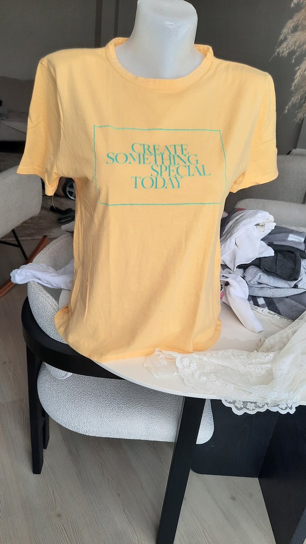 Sarı Pamuklu Baskılı Salaş Tişört - Görsel 3