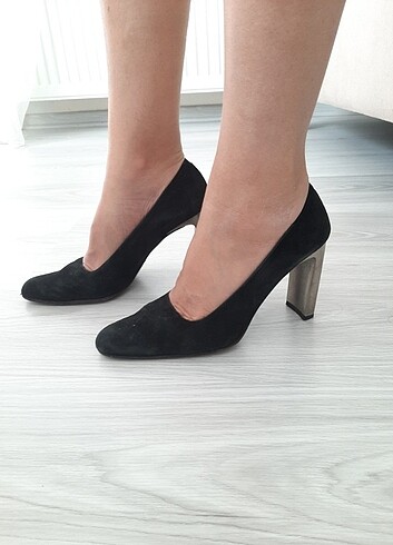 36 Beden siyah Renk #casual #zara #stiletto #topuklu #süet #klasik #ofis