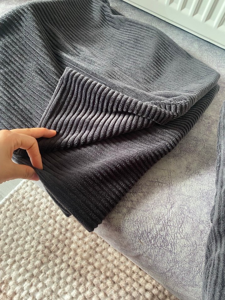 Gri Modern Dokulu Kırlent - Görsel 3