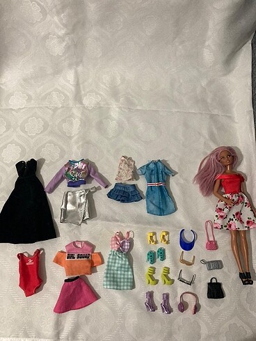  Beden Barbie Orjinal elbise dolabı