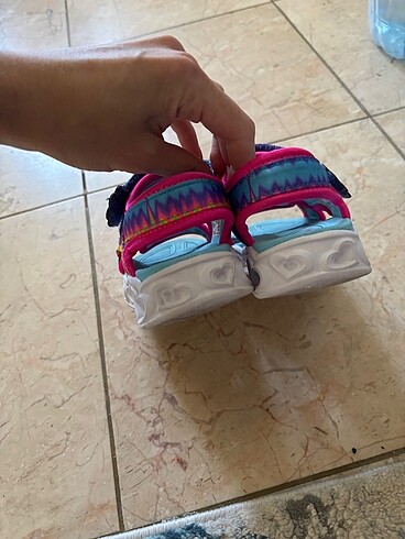 Skechers 24numara sandalet