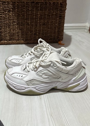 Nike Beyaz Bağcıklı Kadın Spor Ayakkabı