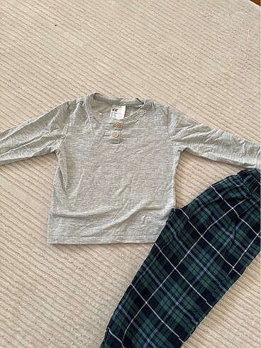 24-36 Ay Beden H&M pijama takımı (2-4yaş)