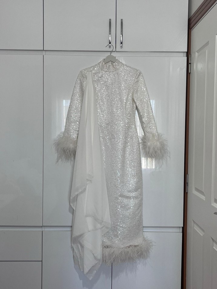 Uzun, Kürklü Beyaz Abiye ( after abiye) - Görsel 2