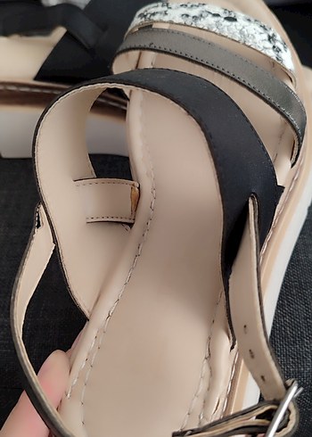 Yılan Desenli Dolgu Topuklu Kadın Sandalet - Görsel 8