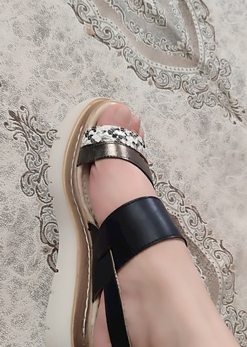 Yılan Desenli Dolgu Topuklu Kadın Sandalet - Görsel 5