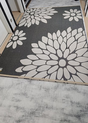 Siyah Beyaz Çiçek Desenli Modern Halı 6 m2 - Görsel 18