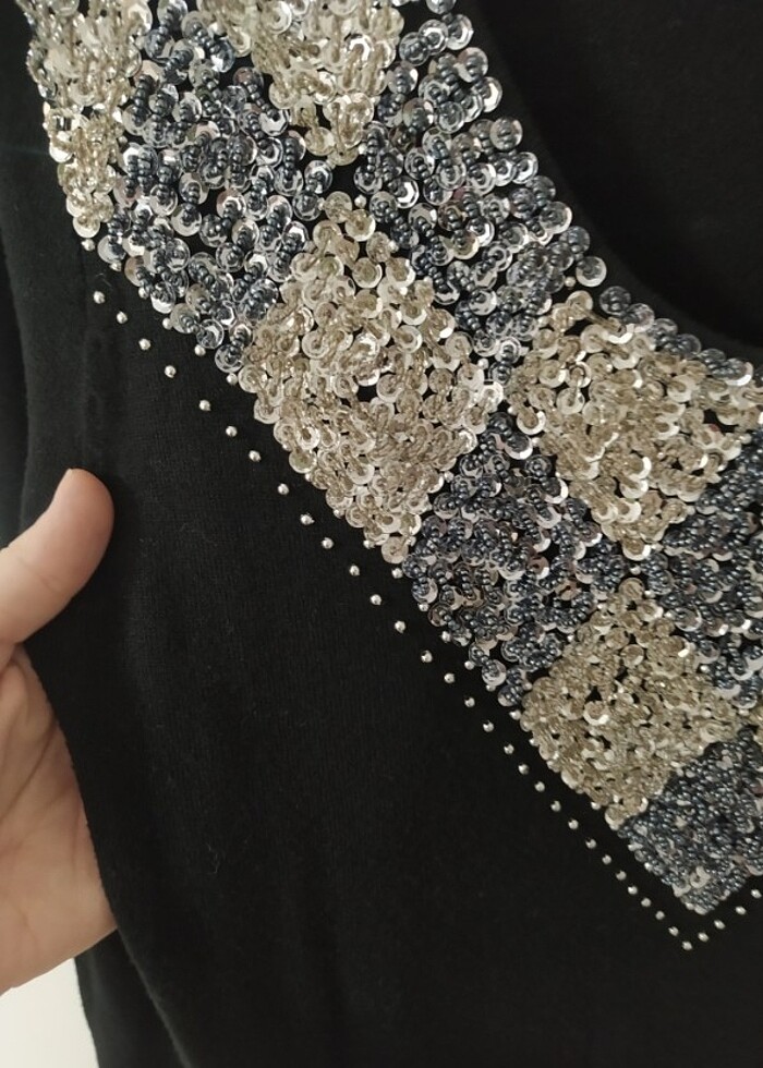 Pullu taşlı v yaka triko - Görsel 2