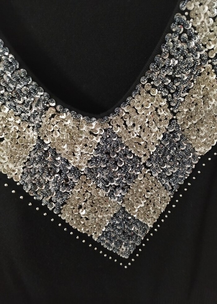 Pullu taşlı v yaka triko - Görsel 5