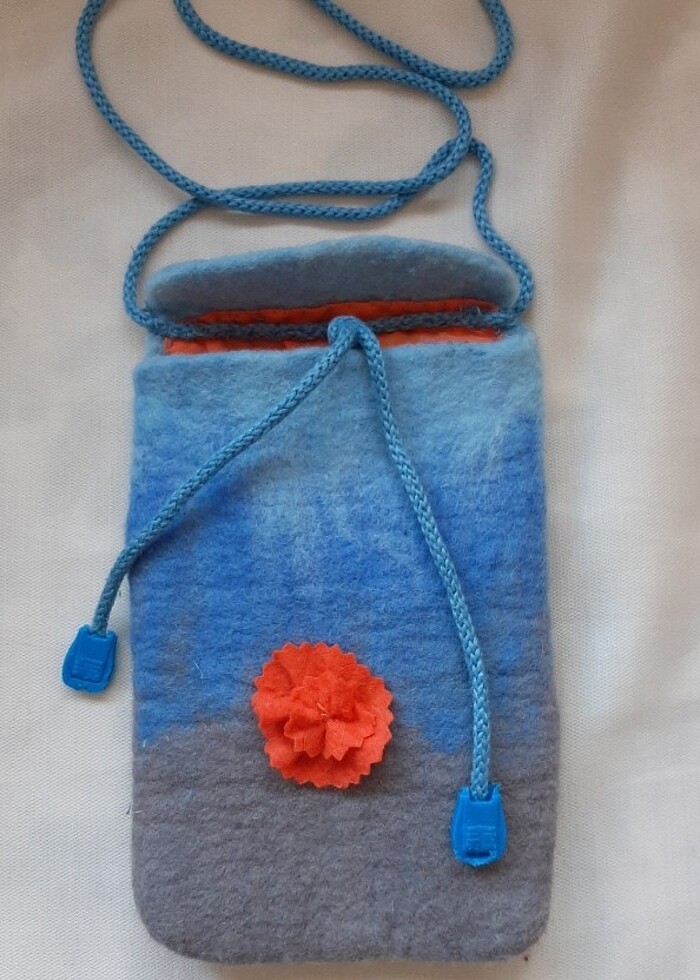 keçeden yapılmış el yapımı telefon çantası.  17 x 12 cm.  kapak  - Görsel 2